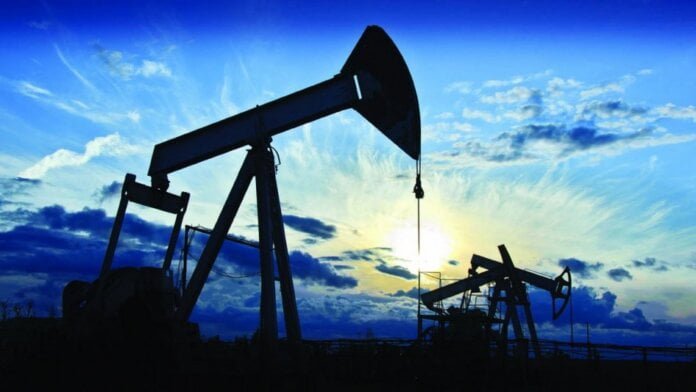 Oil prices continue the upward trend and are heading towards achieving weekly gains